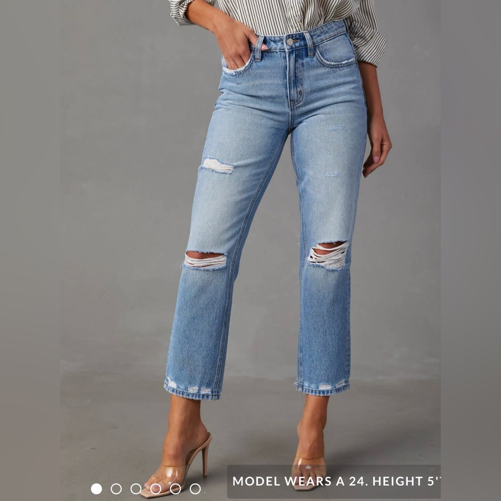 Distressed cropped jeans